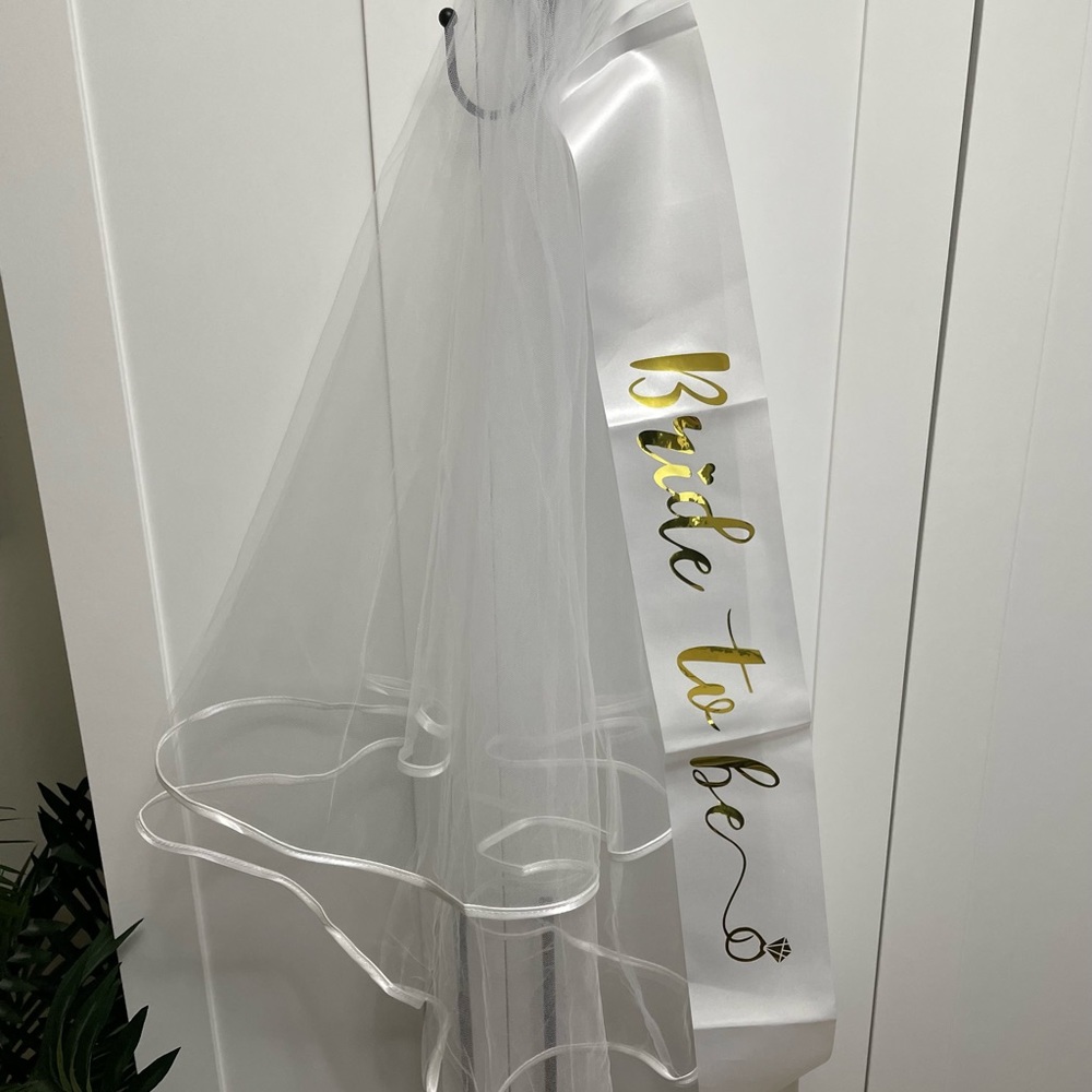 Bachelorette Bridal Bundle with Fingertip Veil and Sash